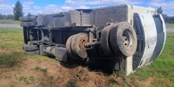 Volcó el acoplado de un camión en la Autopista de las Serranías Puntanas