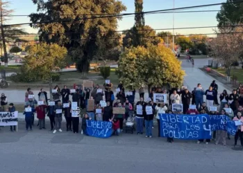 Familiares de los policías acusados por el caso Magalí Morales volvieron a marchar