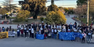 Familiares de los policías acusados por el caso Magalí Morales volvieron a marchar