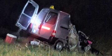Una mujer y su hija fallecieron tras el choque entre un camión y una furgoneta en la ruta nacional 146