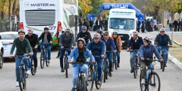 Los estudiantes de Saladillo estrenaron sus TuBi junto con el Gobernador