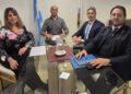 Firmaron el contrato para instalar dos cajeros automáticos en la terminal de La Toma