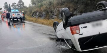 La Florida: dos adultos mayores resultaron heridos tras el vuelco de un automóvil