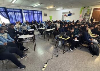Estudiantes de la Escuela ‘Profesor Víctor Saá’ de Quines aprendieron sobre redacción periodística