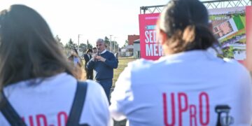 Poggi acompañó la firma de un decreto que acerca a la UPrO al sueño de la sede propia en Merlo
