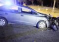 Dos jóvenes resultaron lesionados tras un choque entre un automóvil y una motocicleta