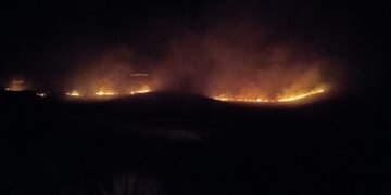 Brigadistas contuvieron un foco de incendio en La Carolina