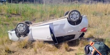 Dos mujeres y tres niños resultaron lesionados tras el vuelco de un automóvil en la ruta provincial 55