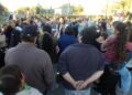 Más de 100 vecinos de Villa del Carmen respaldaron al enfermero Roberto Menassi y reclamaron respuestas al Ministerio de Salud