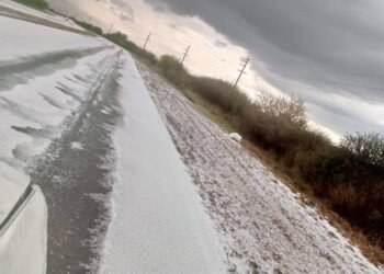 Gran cantidad de granizo cayó esta tarde en Nogolí. Sigue vigente el alerta por tormentas.